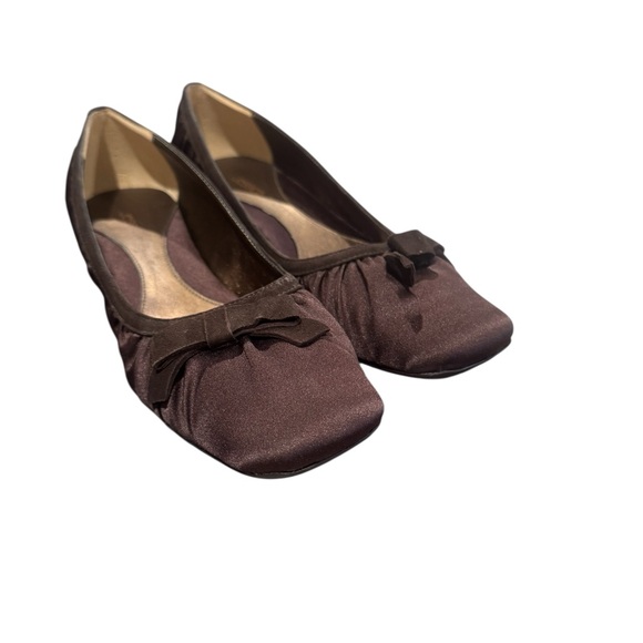 JESSICA BENNETT Ruched Satin Bow Kitten Heels